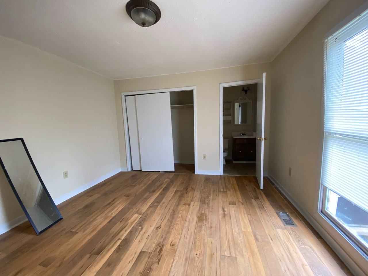 470 Linda Dr Se - Photo 4 of 8