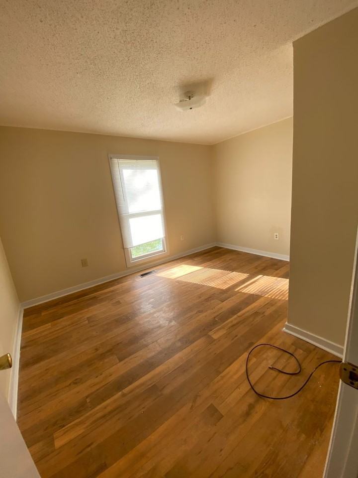 470 Linda Dr Se - Photo 6 of 8