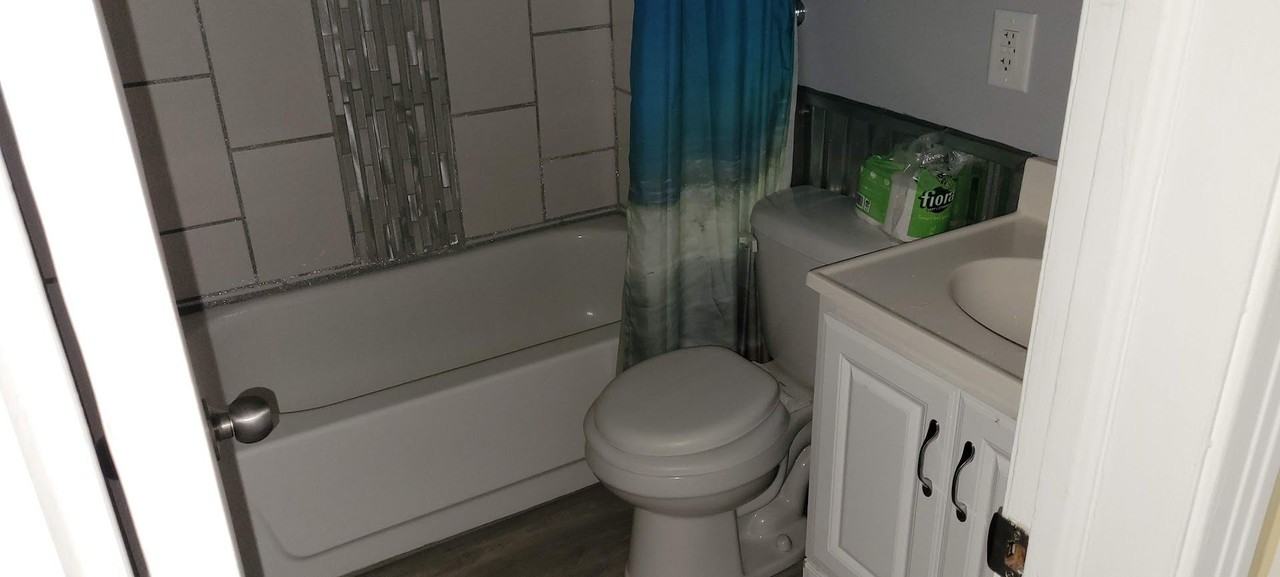 322 Hoover Blvd - Photo 2 of 8