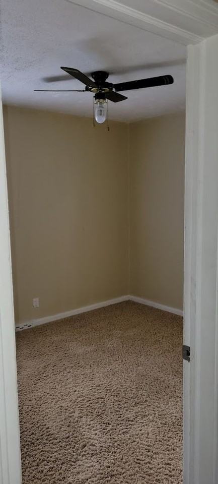 322 Hoover Blvd - Photo 4 of 8