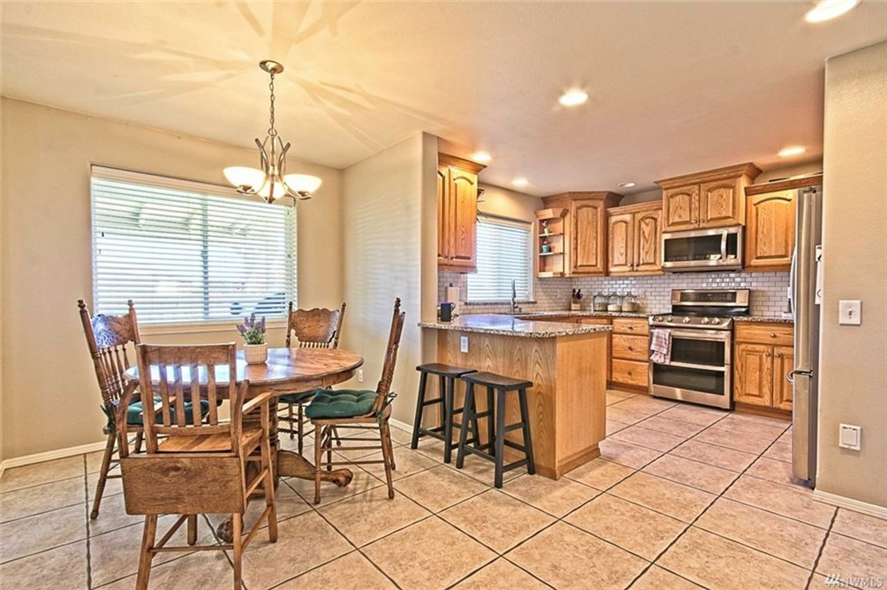 521 N Crestview Dr - Photo 2 of 18