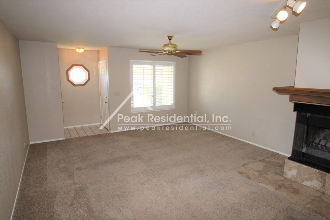 5924 Petaluma Ct - Photo 3 of 17