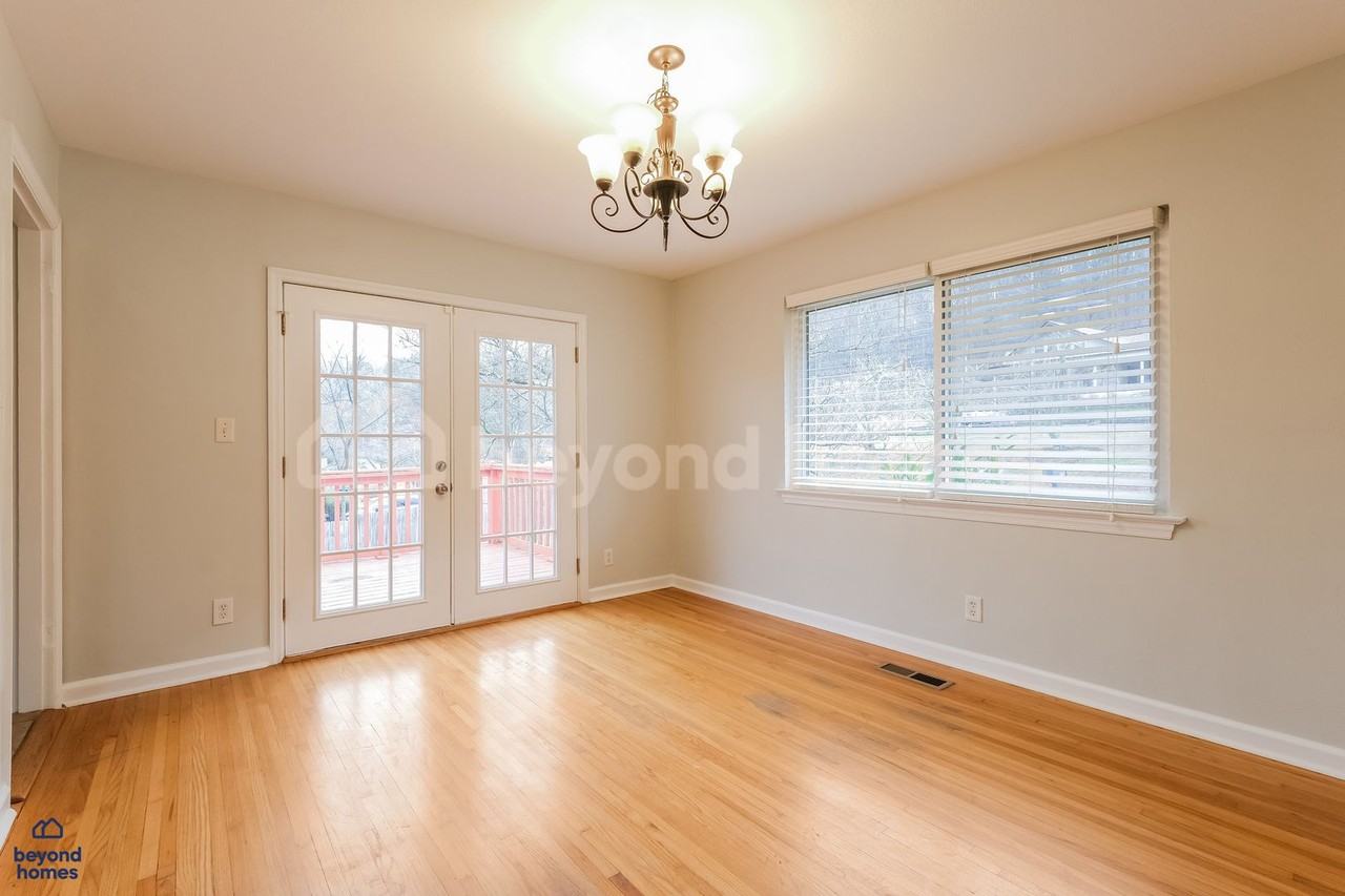 5701 N Morgan Ln - Photo 6 of 30