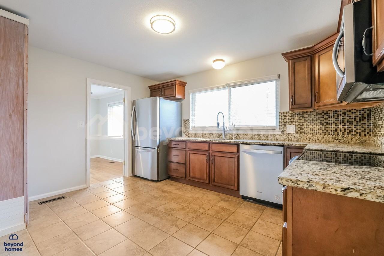 5701 N Morgan Ln - Photo 7 of 30