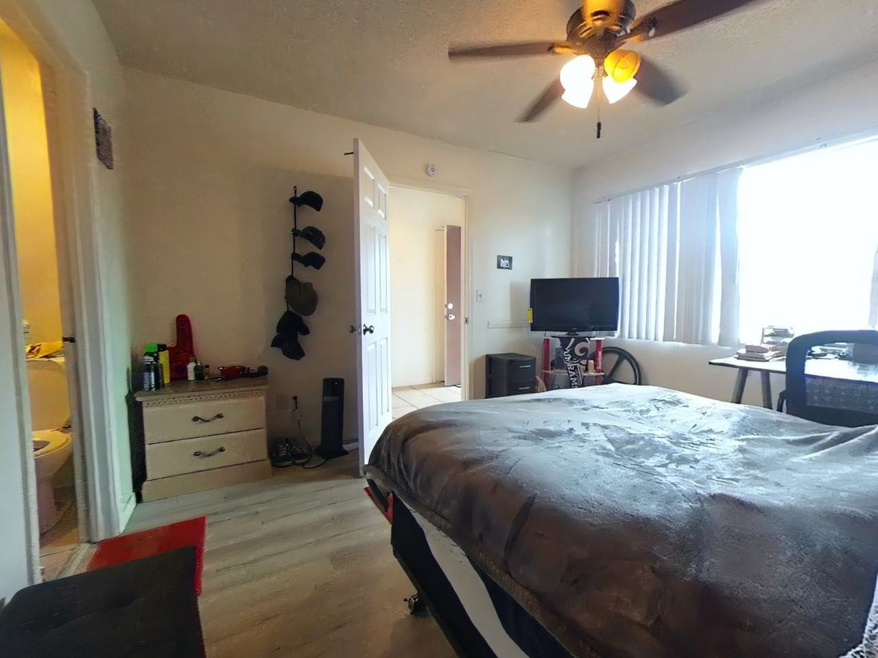 5049 54th St - Photo 2 of 34