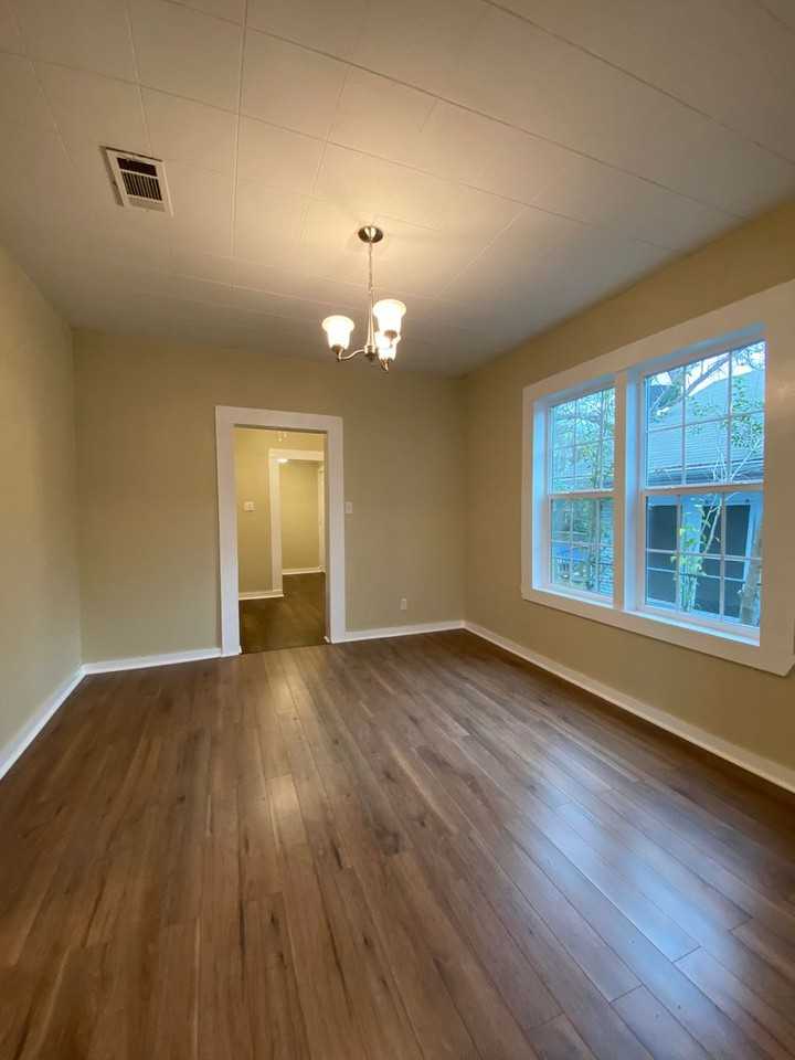 904 N Main St - Photo 3 of 15