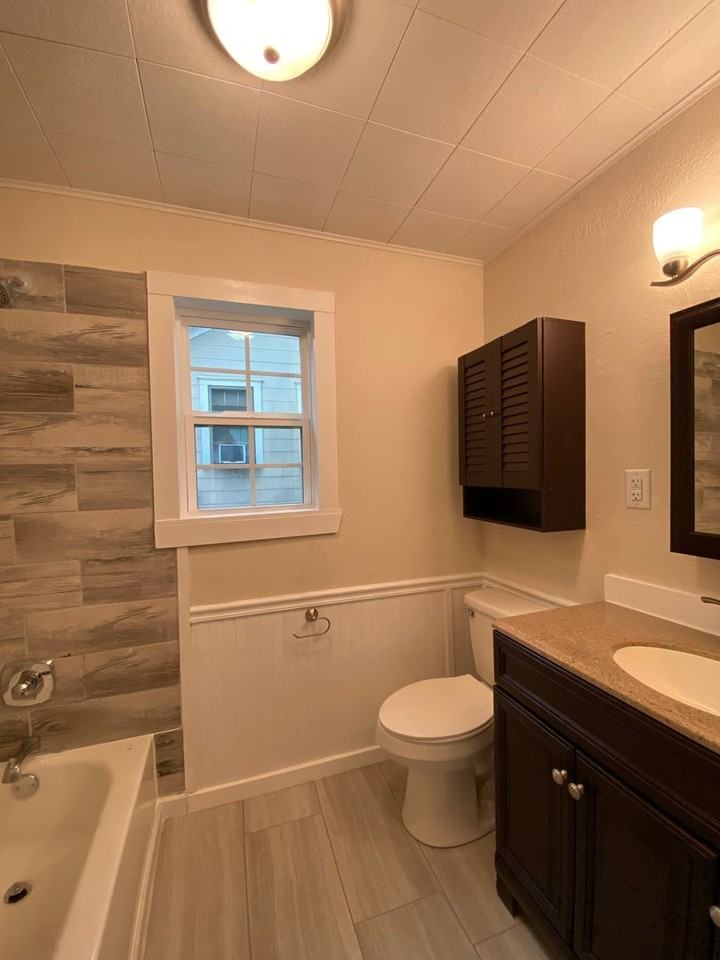 904 N Main St - Photo 7 of 15