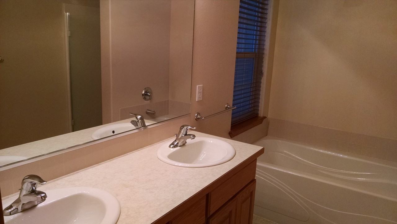 604 N Stephanie St - Photo 6 of 13