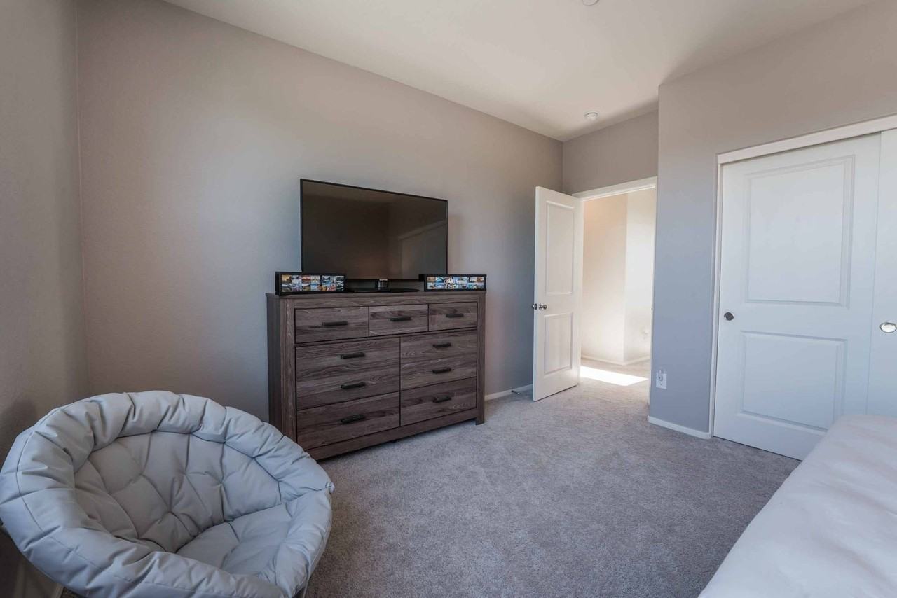 1115 E Sunset Rd - Photo 7 of 42