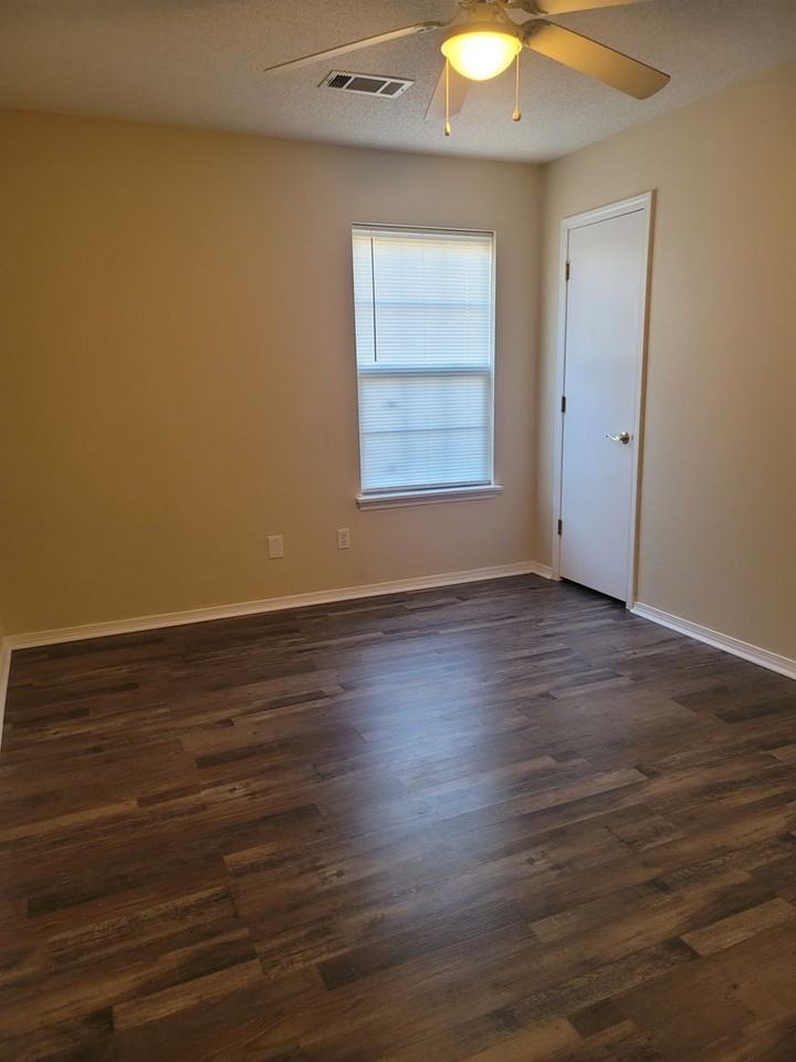 3802 Owen St - Photo 5 of 14