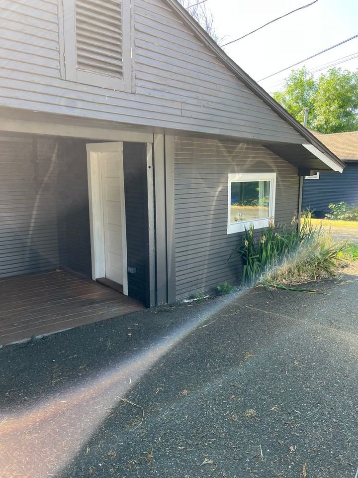 576 Ne Winchester St - Photo 5 of 23