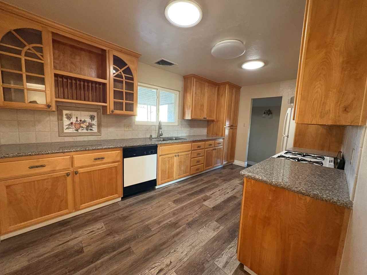 7520 Putman Rd - Photo 6 of 28