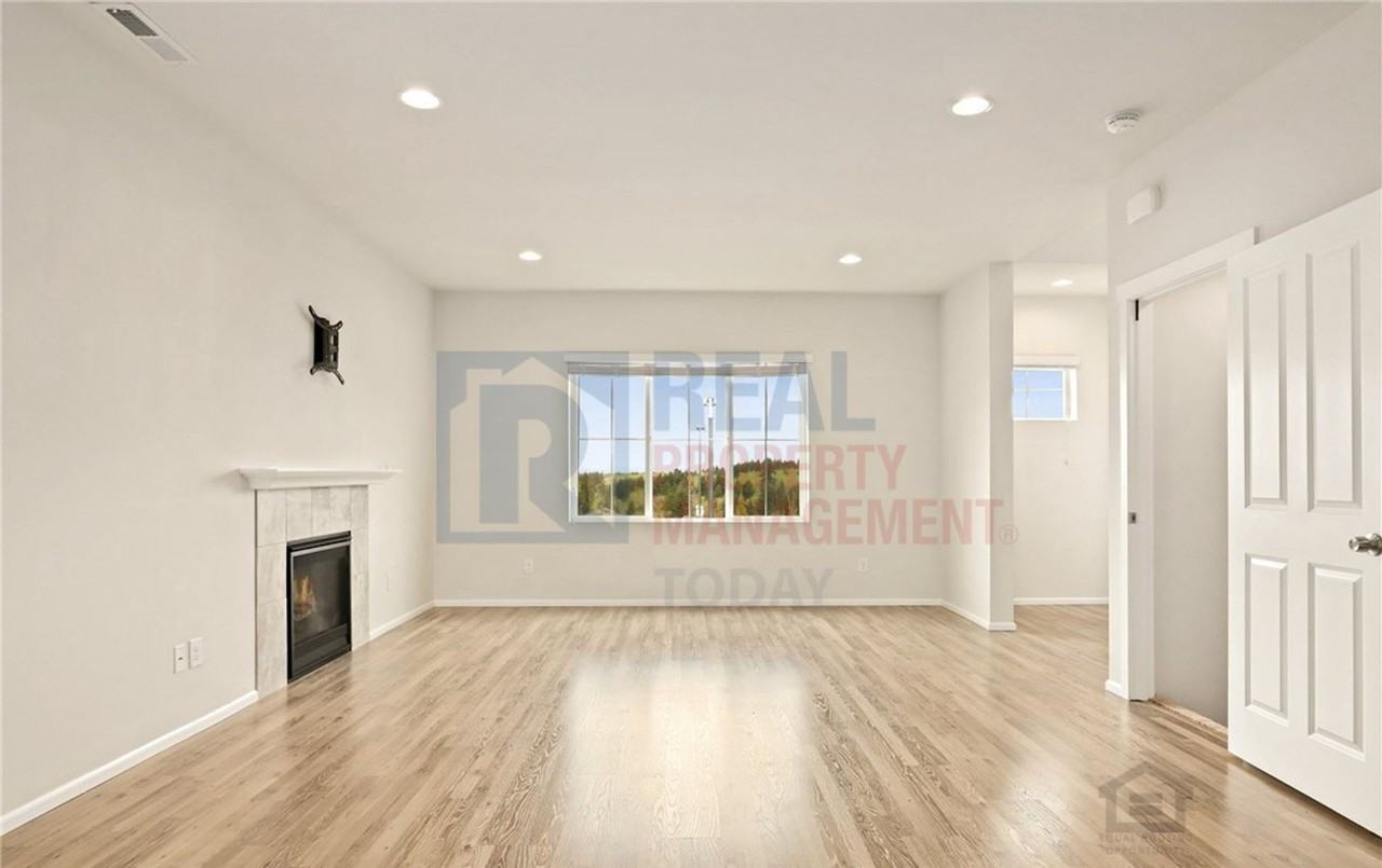 6729 Birdseye Ave Ne #1032 - Photo 6 of 24