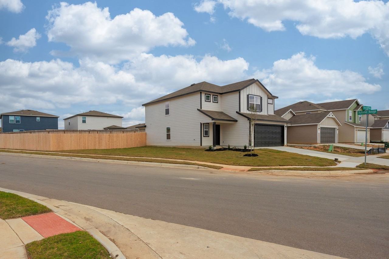 407 Forsythia - Photo 2 of 19