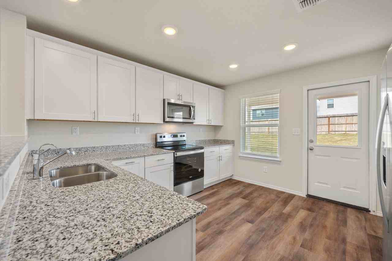 407 Forsythia - Photo 7 of 19