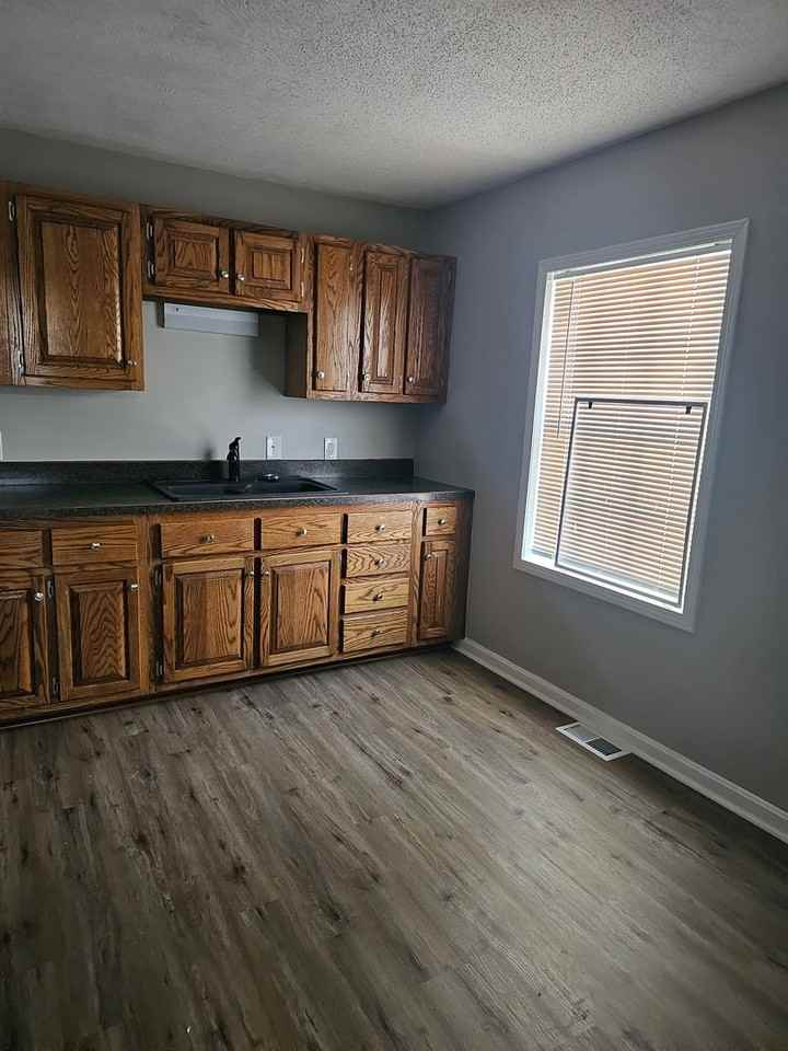 358 W Maple Ave - Photo 3 of 7