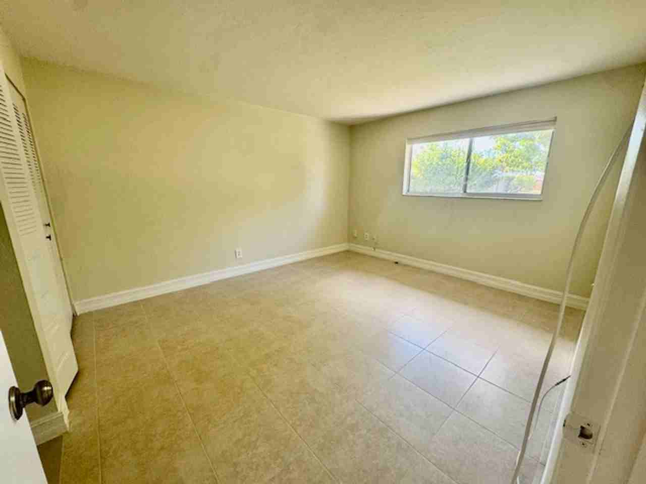 9313 Lennex Ln - Photo 3 of 16