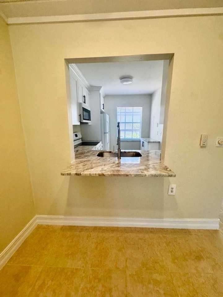 9313 Lennex Ln - Photo 6 of 16