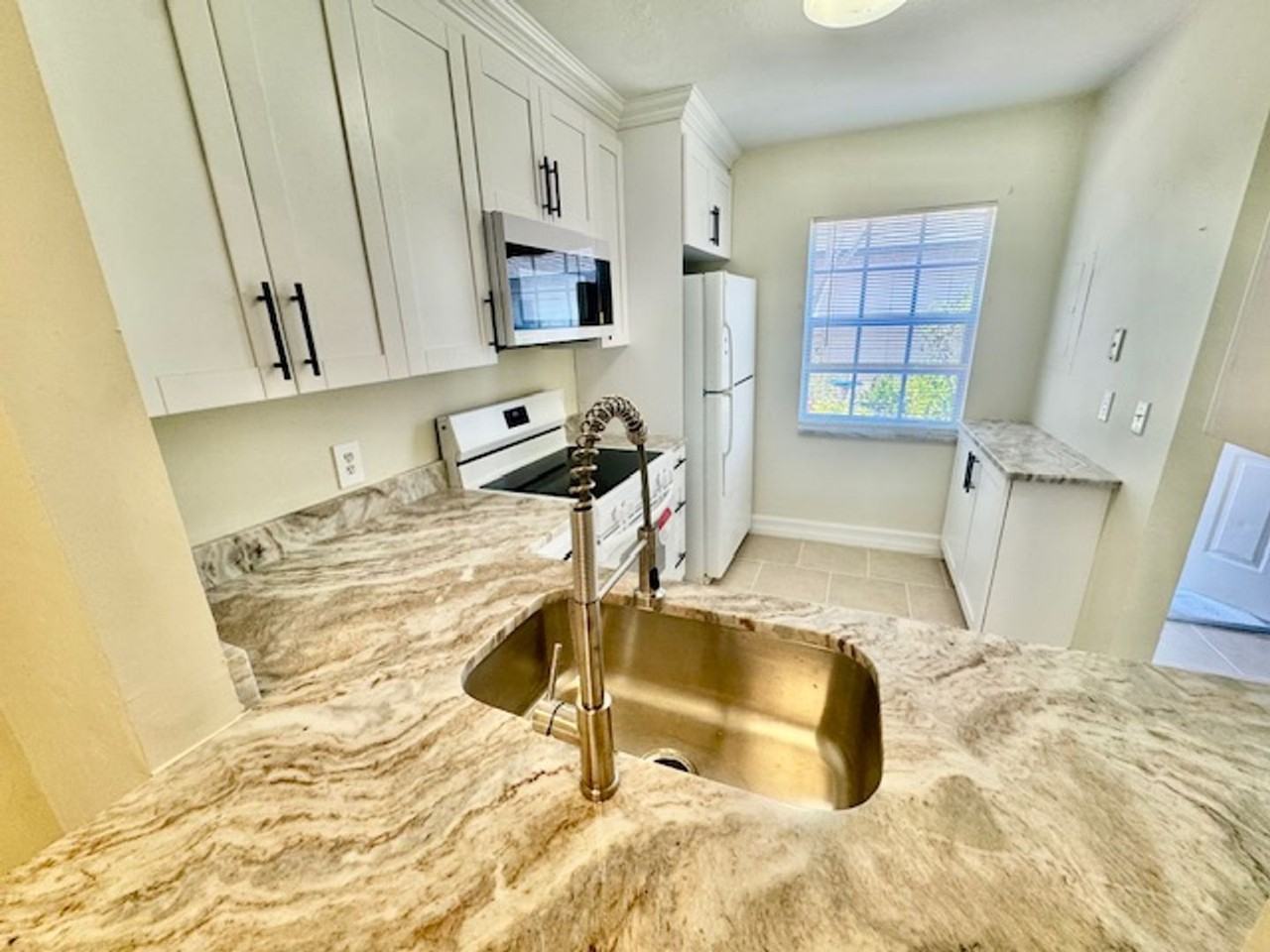 9313 Lennex Ln - Photo 7 of 16