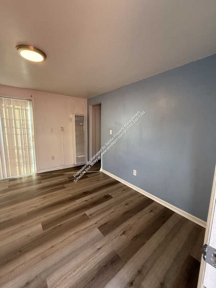 943 53rd St - Photo 3 of 13