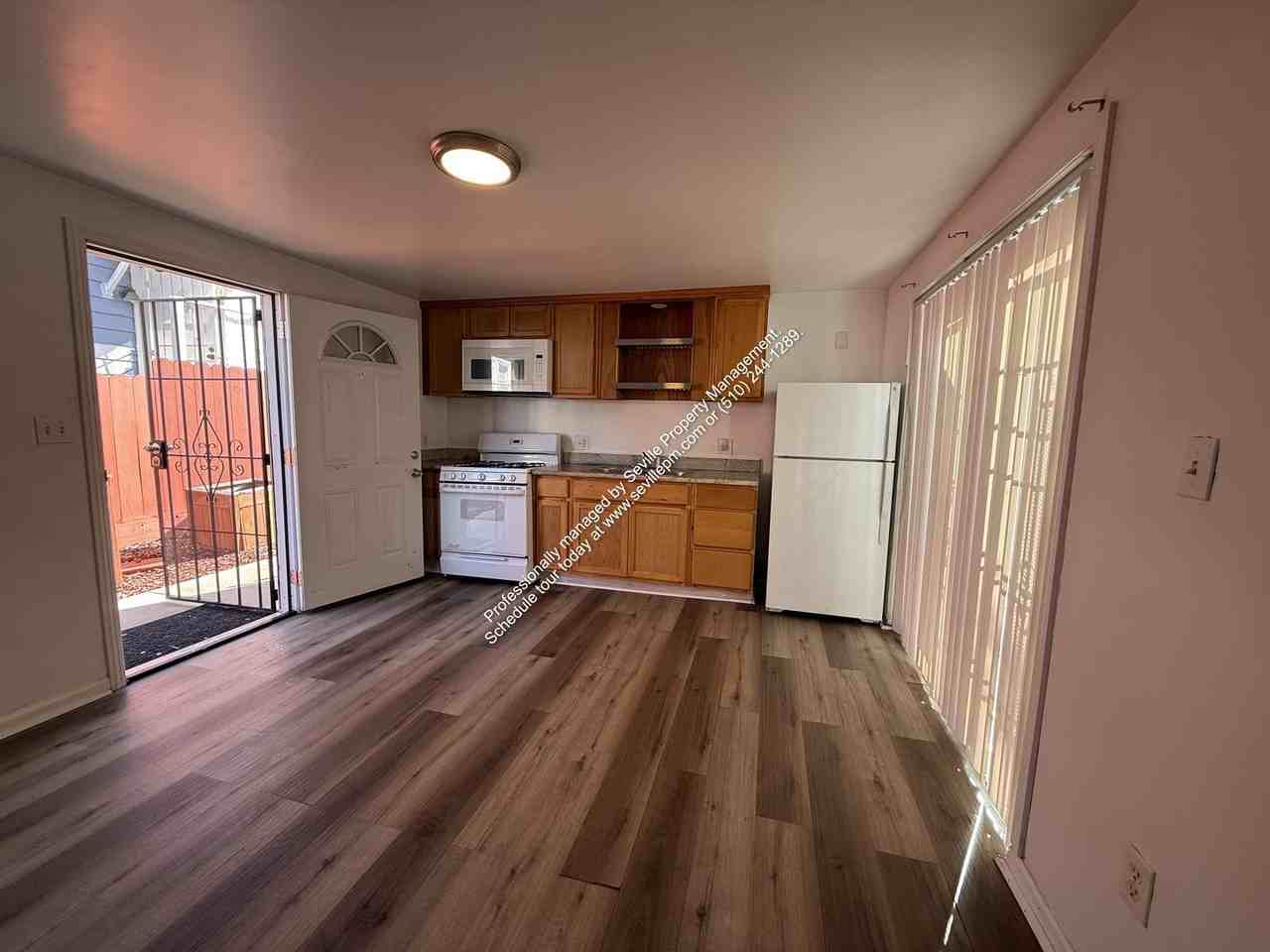 943 53rd St - Photo 4 of 13