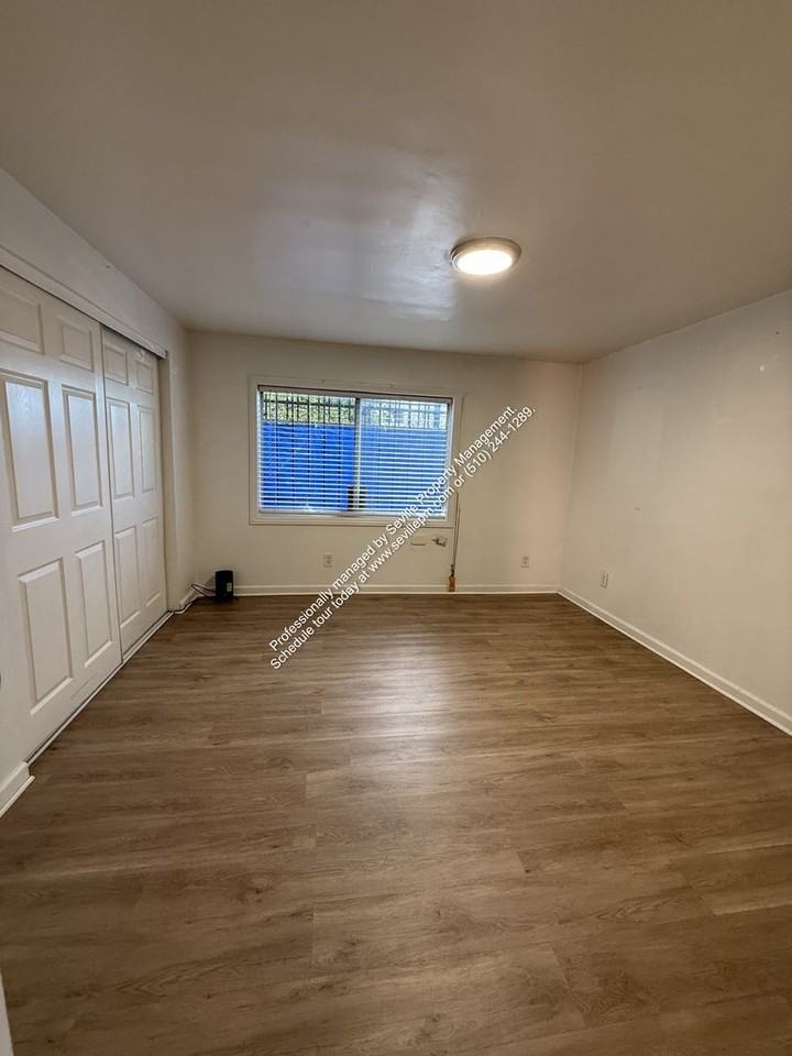 943 53rd St - Photo 7 of 13