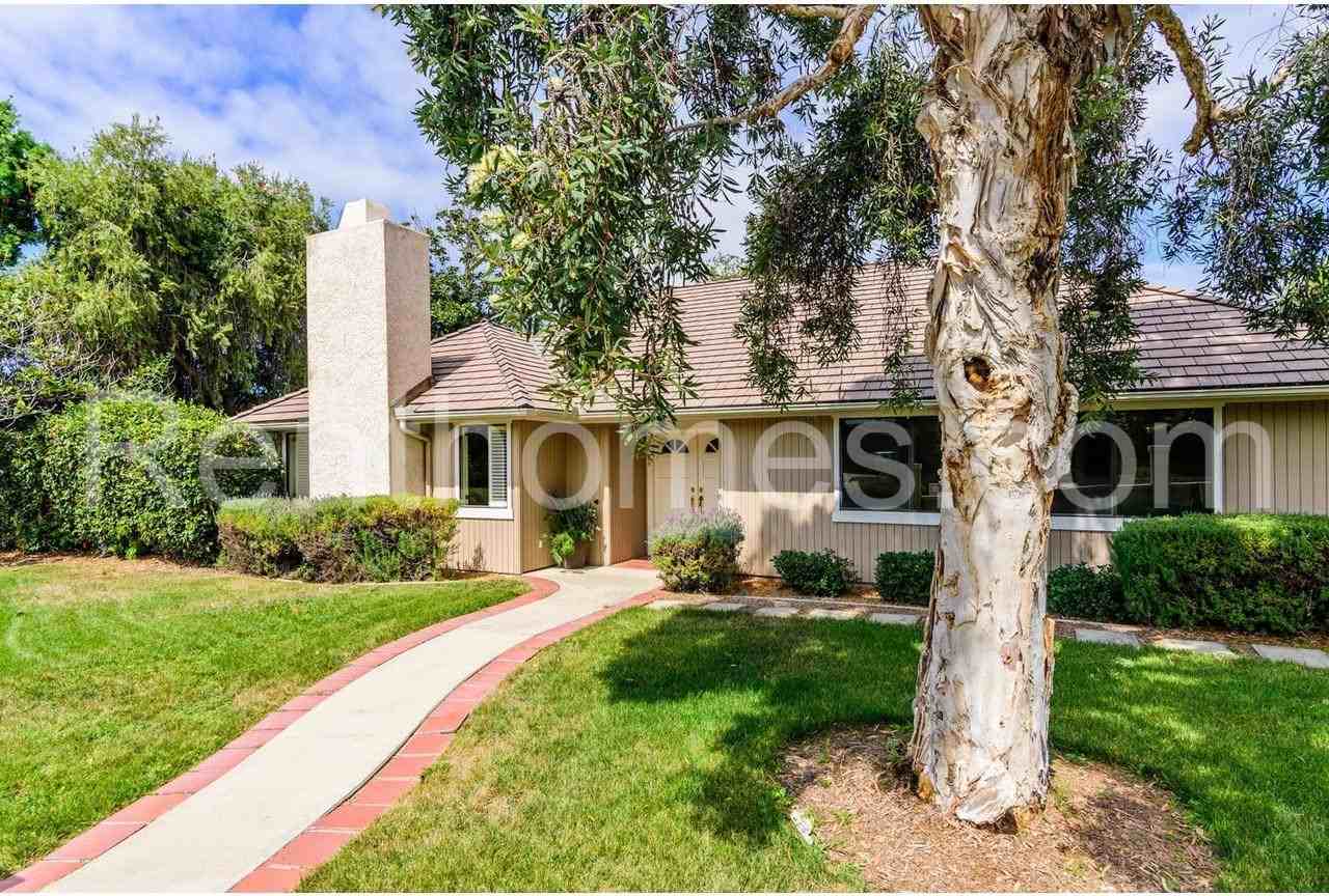 2822 Mesa Dr - Photo 2 of 26