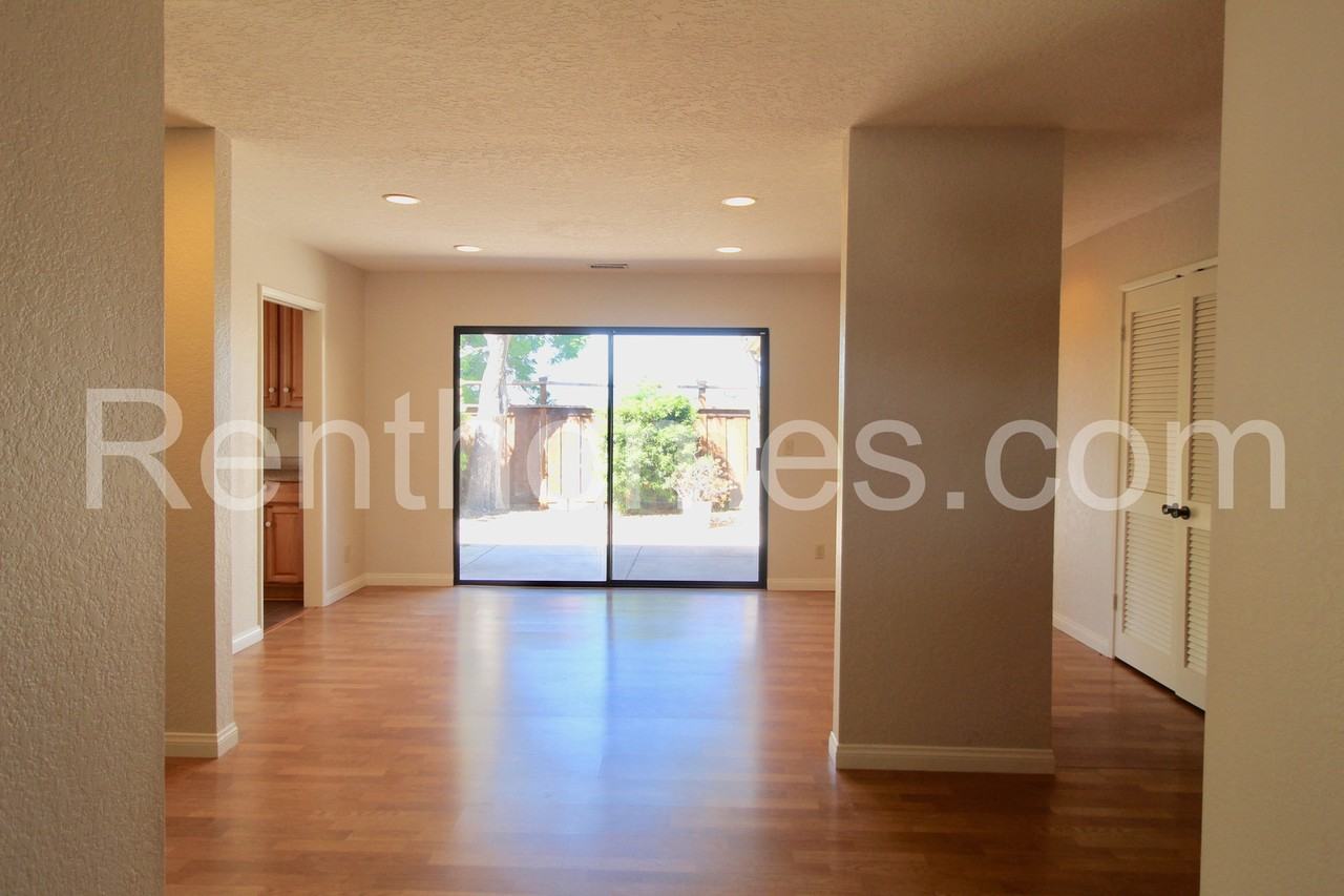 2822 Mesa Dr - Photo 3 of 26