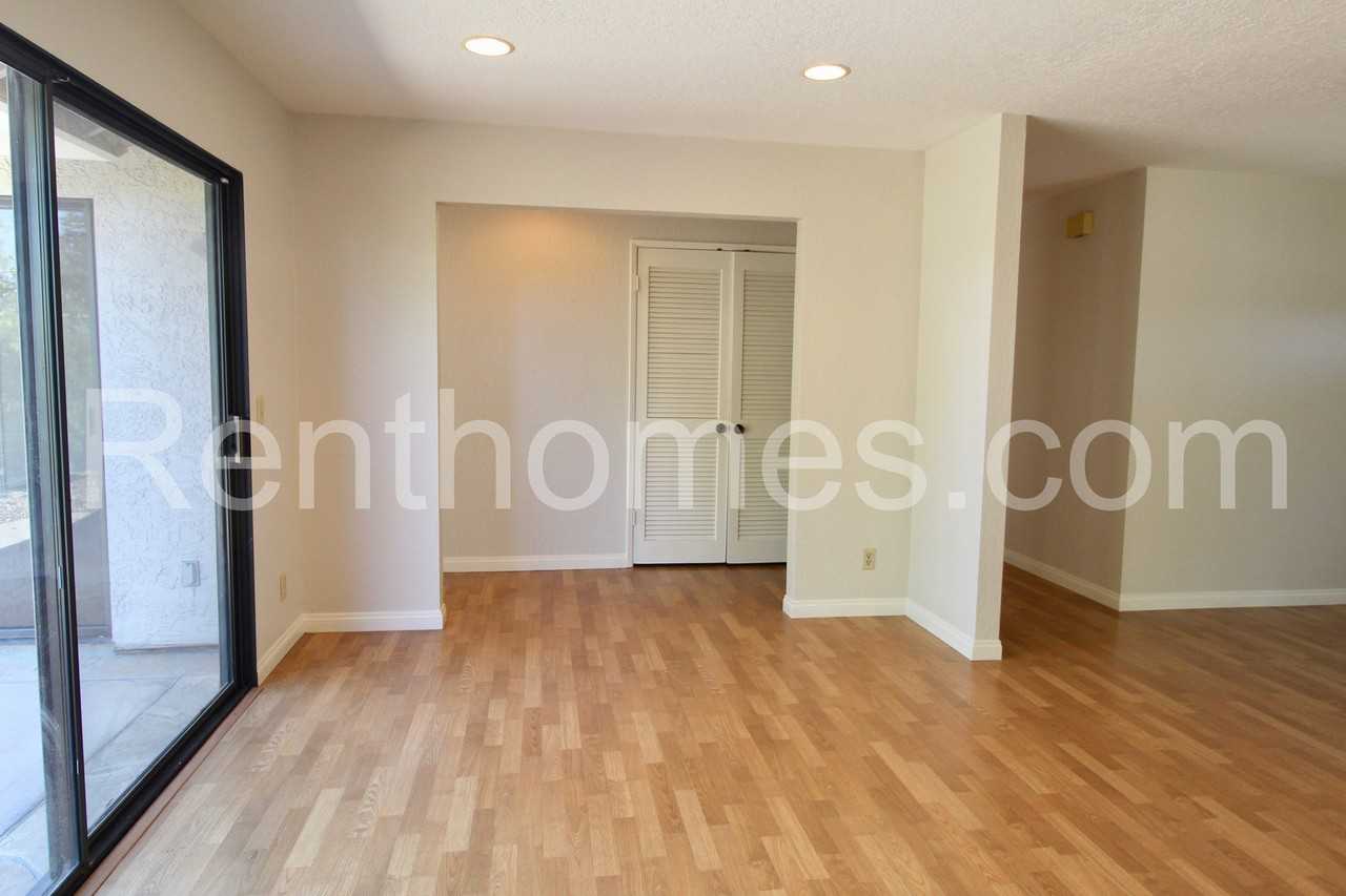 2822 Mesa Dr - Photo 4 of 26