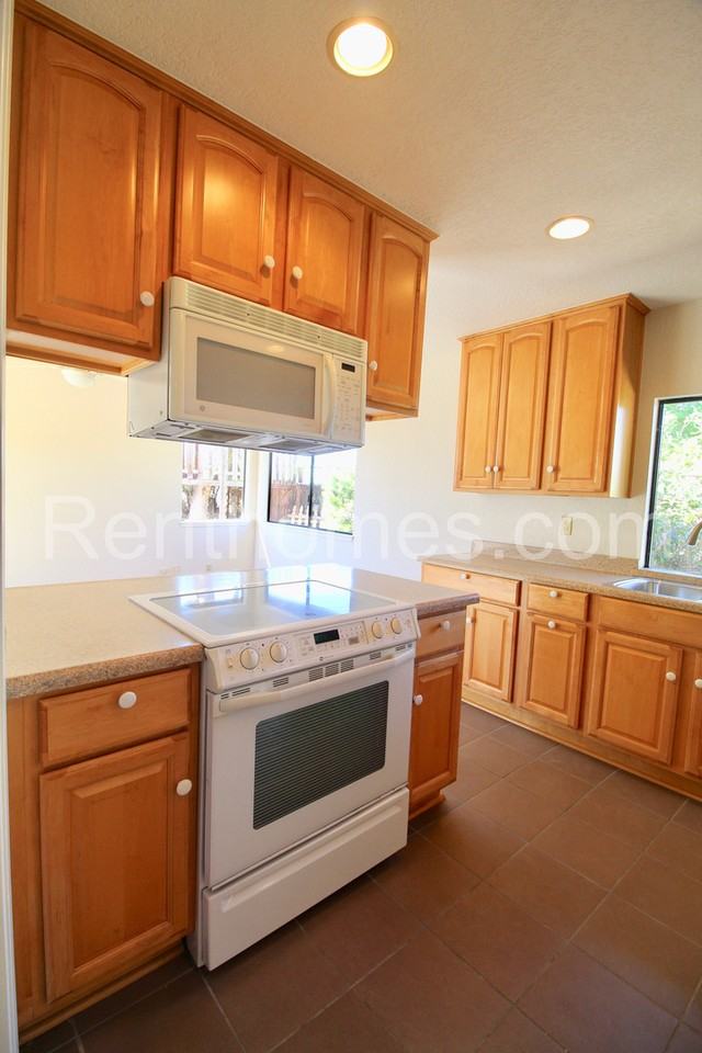 2822 Mesa Dr - Photo 7 of 26