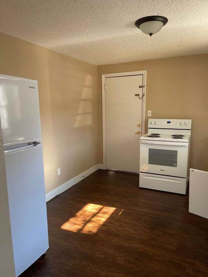 401 Boss St - Photo 3 of 9