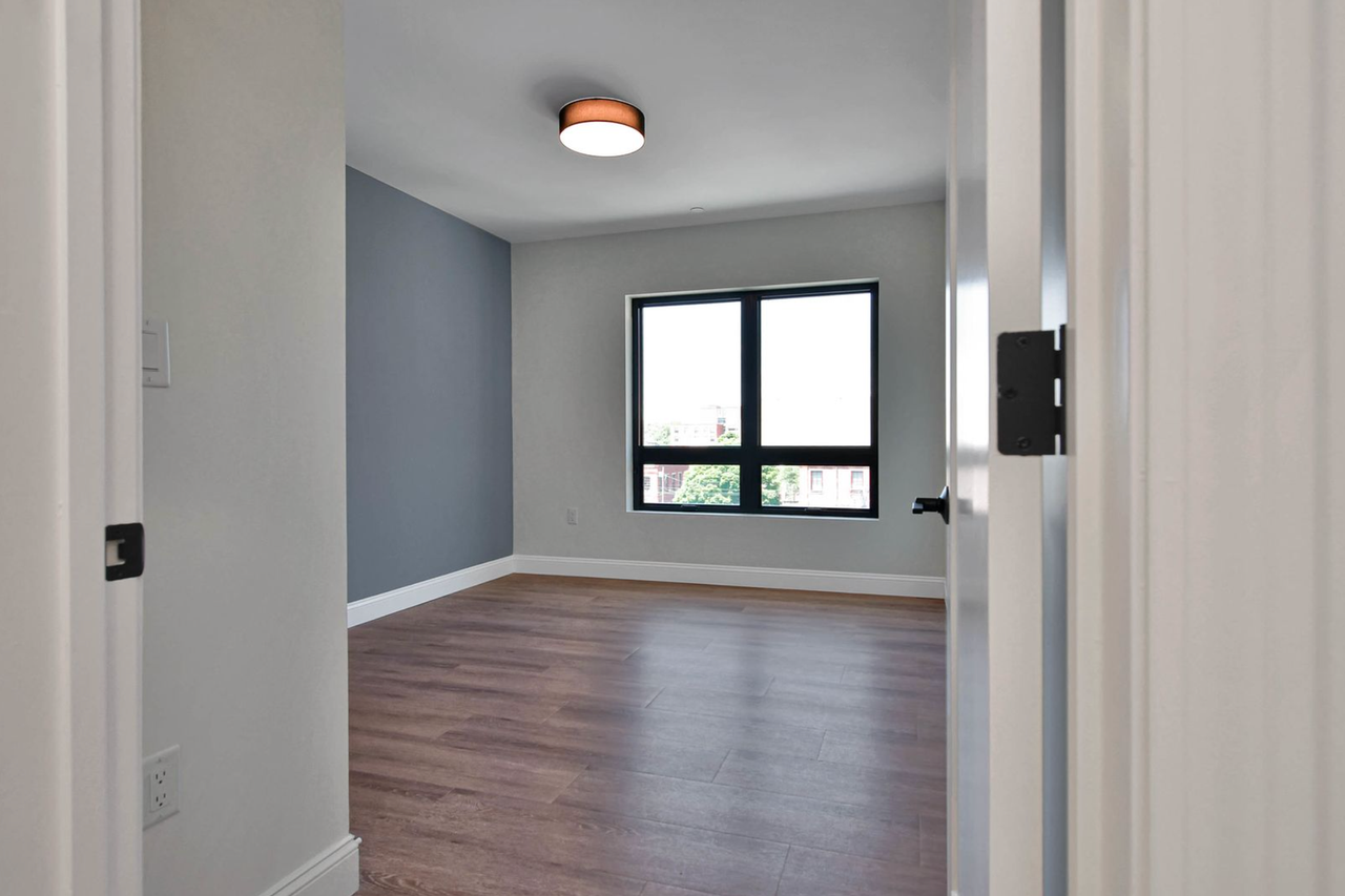 215 Canal St #403 - Photo 7 of 9