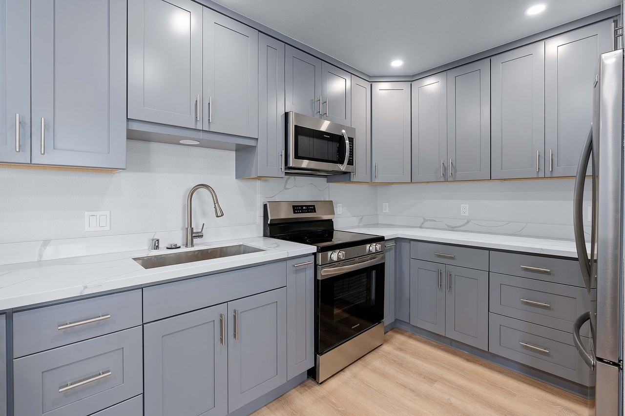 1305 Laurel St - Photo 6 of 18