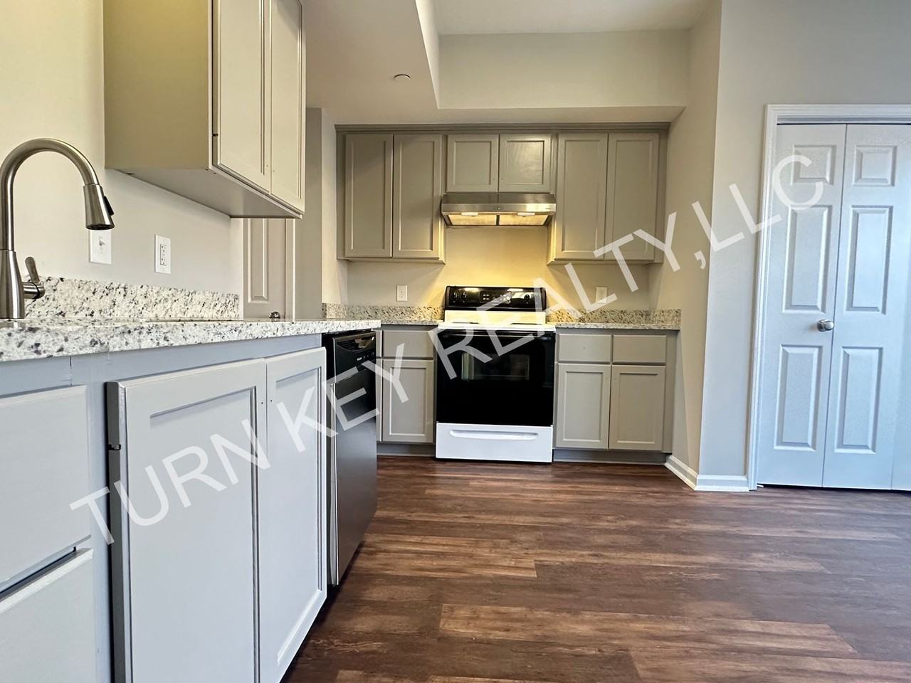 759 3rd St Ne - Photo 3 of 17