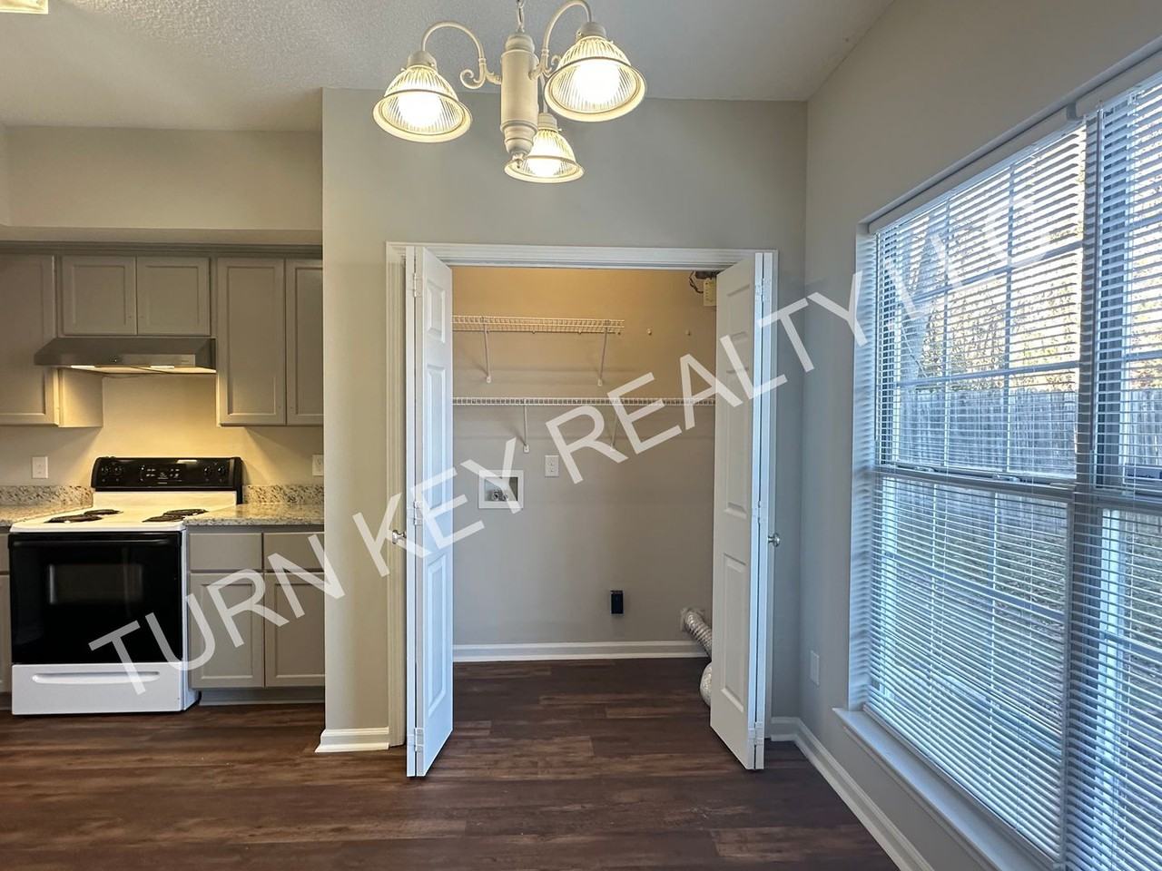 759 3rd St Ne - Photo 5 of 17