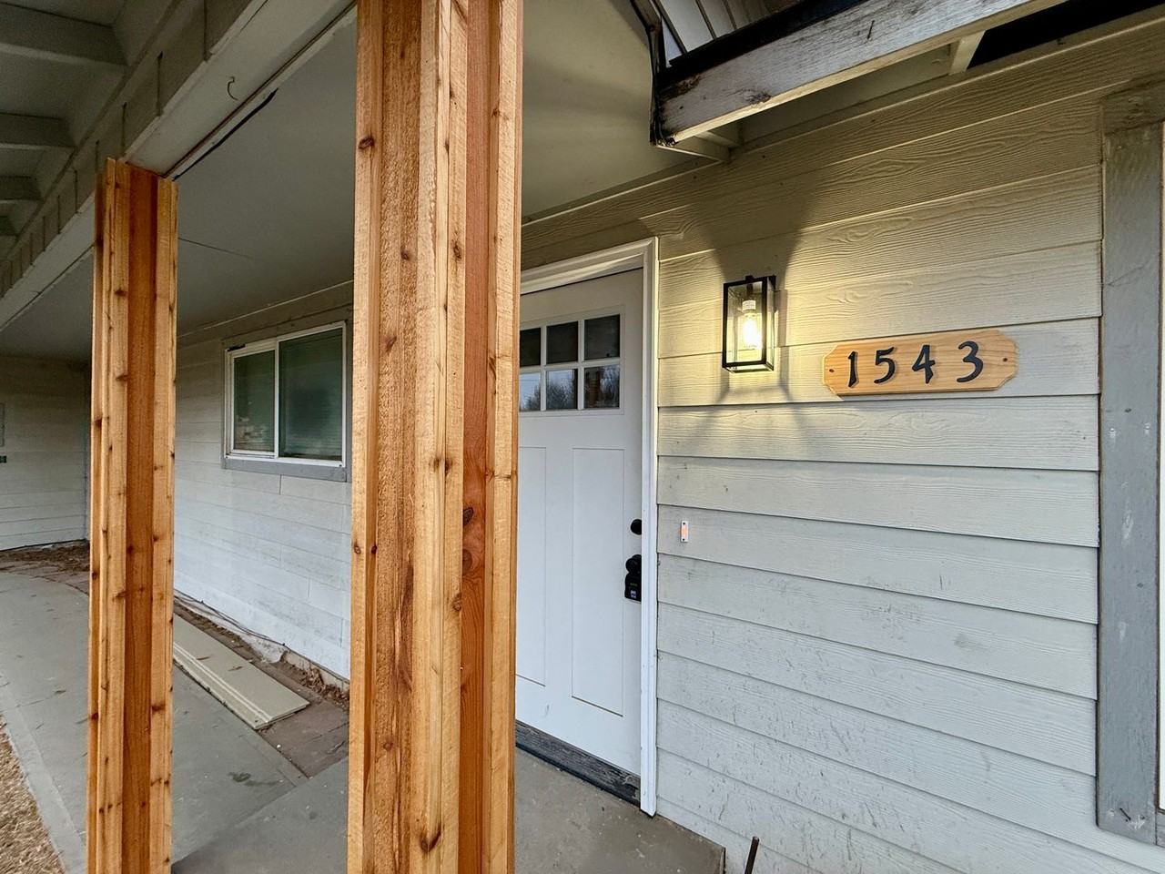 1543 Nw Rimrock Dr - Photo 4 of 19