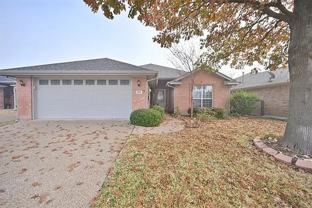 200 Bluebonnet Ln - Photo 1 of 1