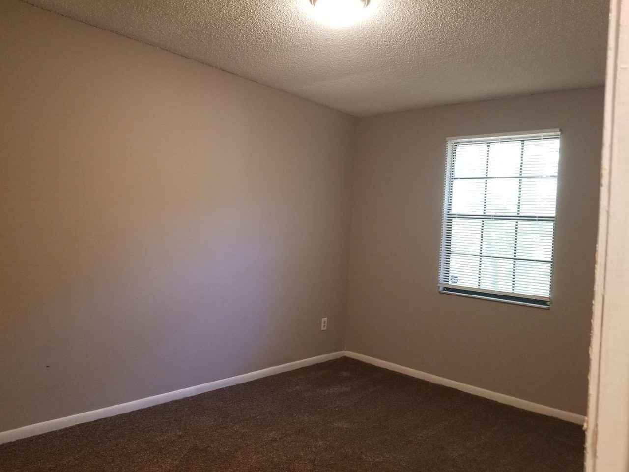 7225 Buffalo Ave - Photo 5 of 10