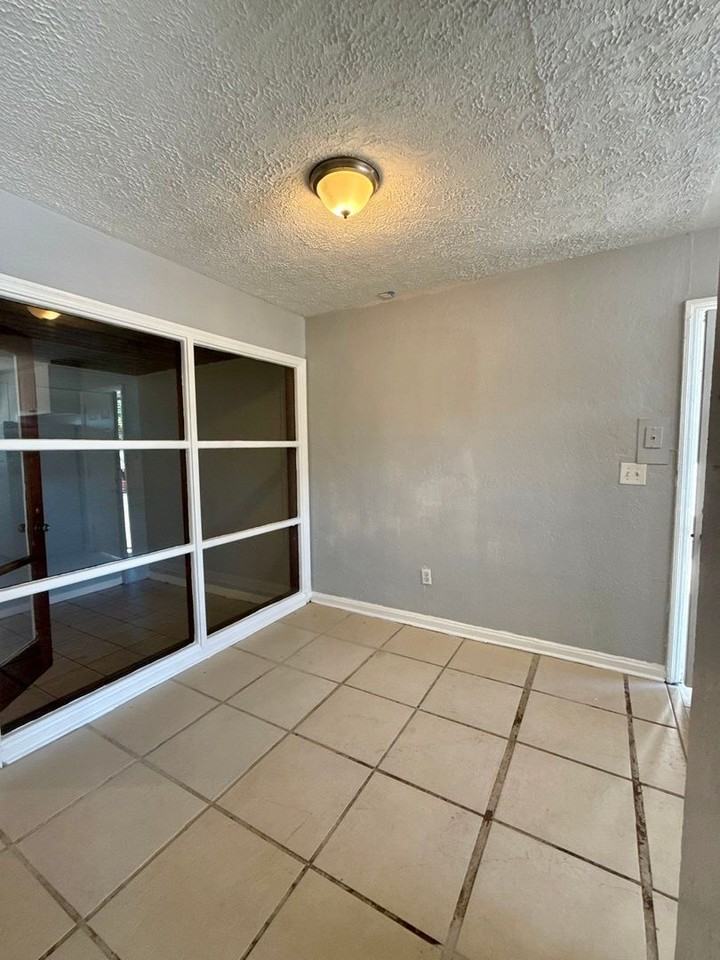 8139 Helston Dr - Photo 4 of 9