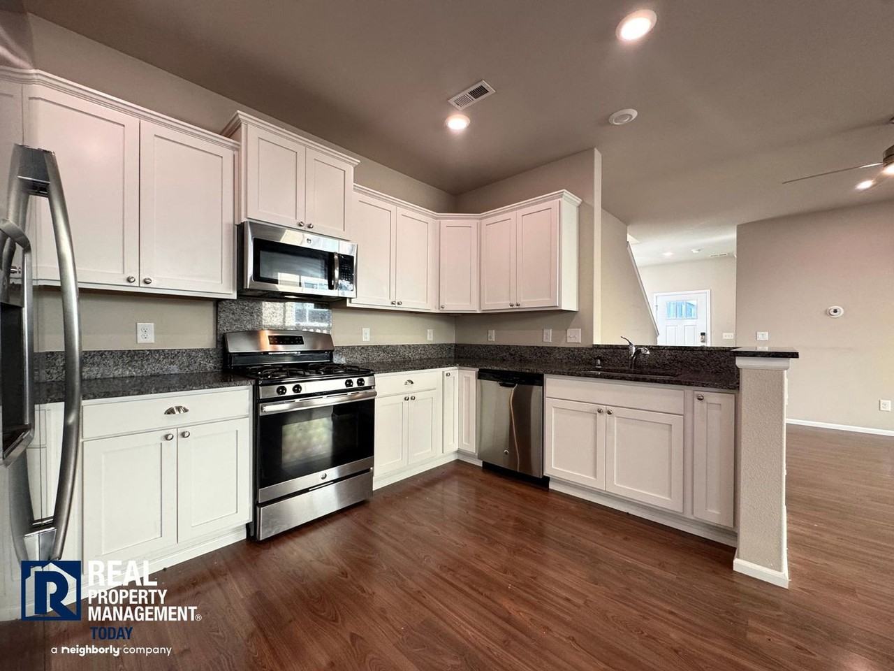 3428 Hera St Ne - Photo 3 of 21