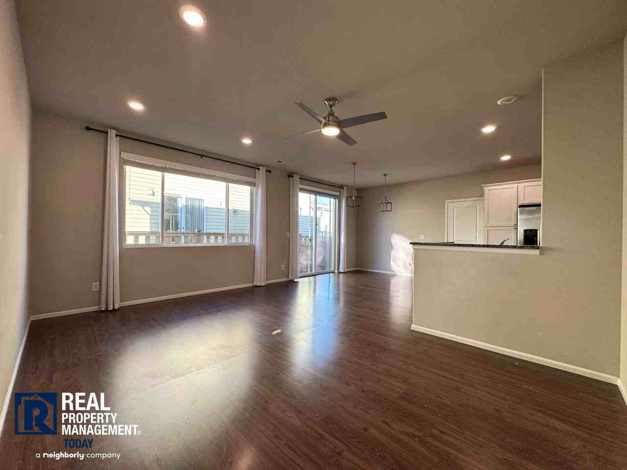 3428 Hera St Ne - Photo 6 of 21