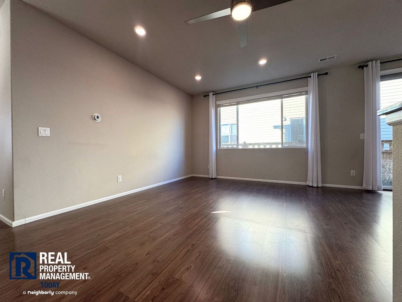 3428 Hera St Ne - Photo 7 of 21