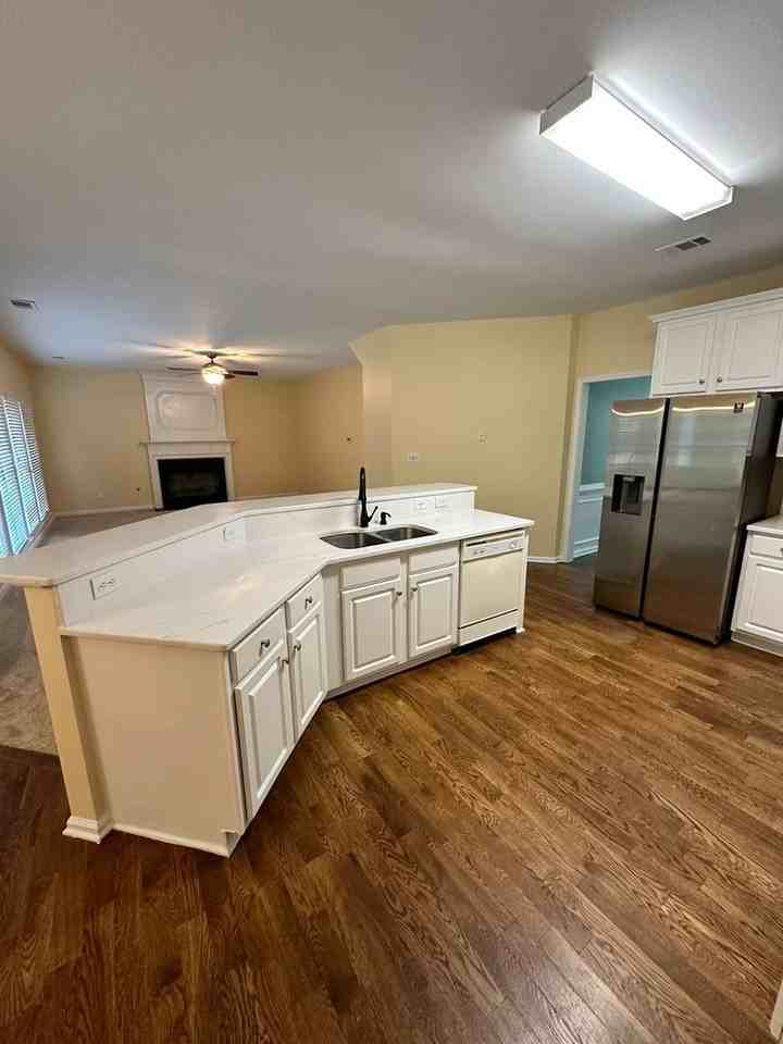 420 White Rose Trce - Photo 2 of 16