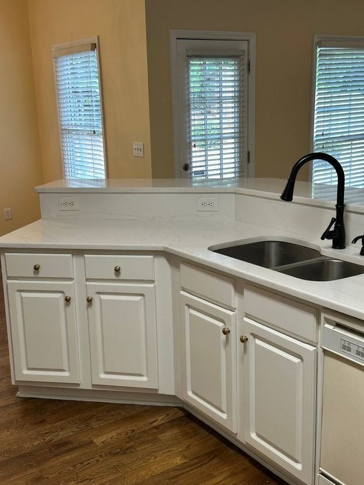 420 White Rose Trce - Photo 4 of 16