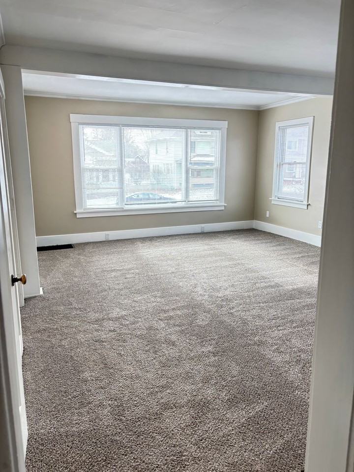 1150 Nuttman Ave - Photo 2 of 20