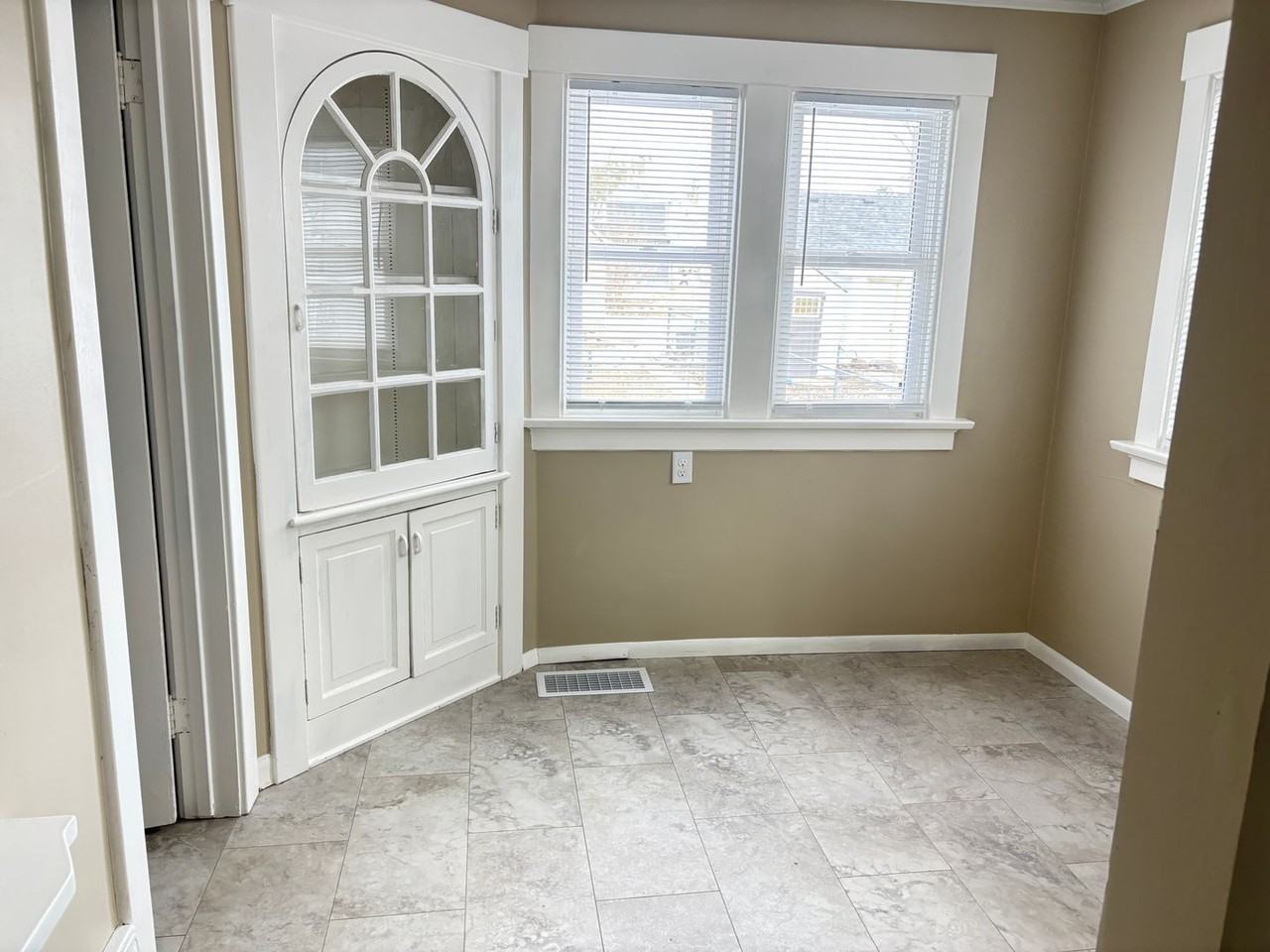 1150 Nuttman Ave - Photo 7 of 20