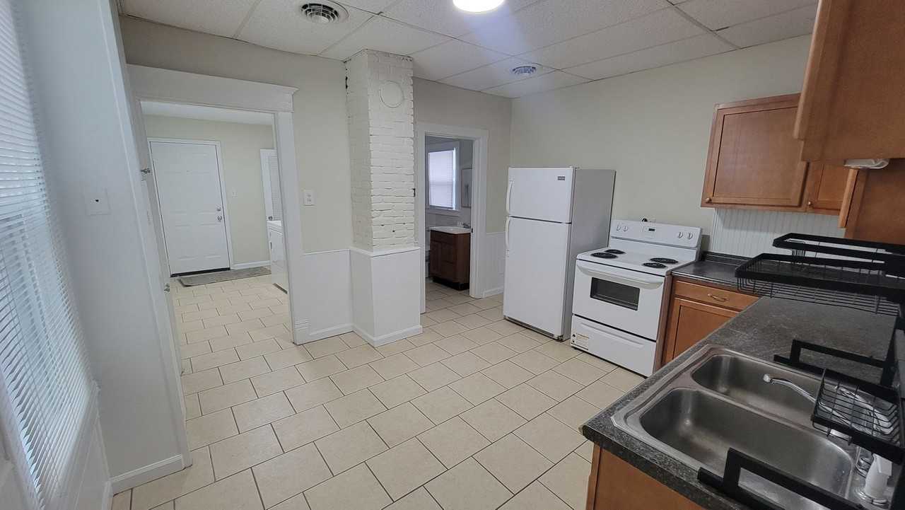 527 Wainwright Ave - Photo 6 of 10