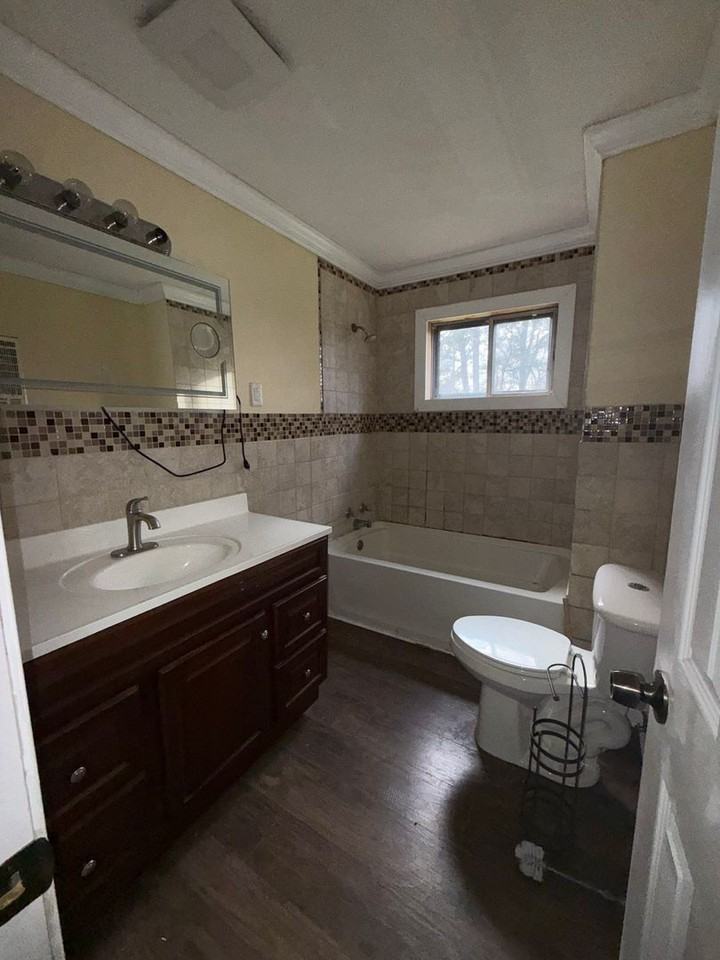 465 Meredith St - Photo 5 of 9