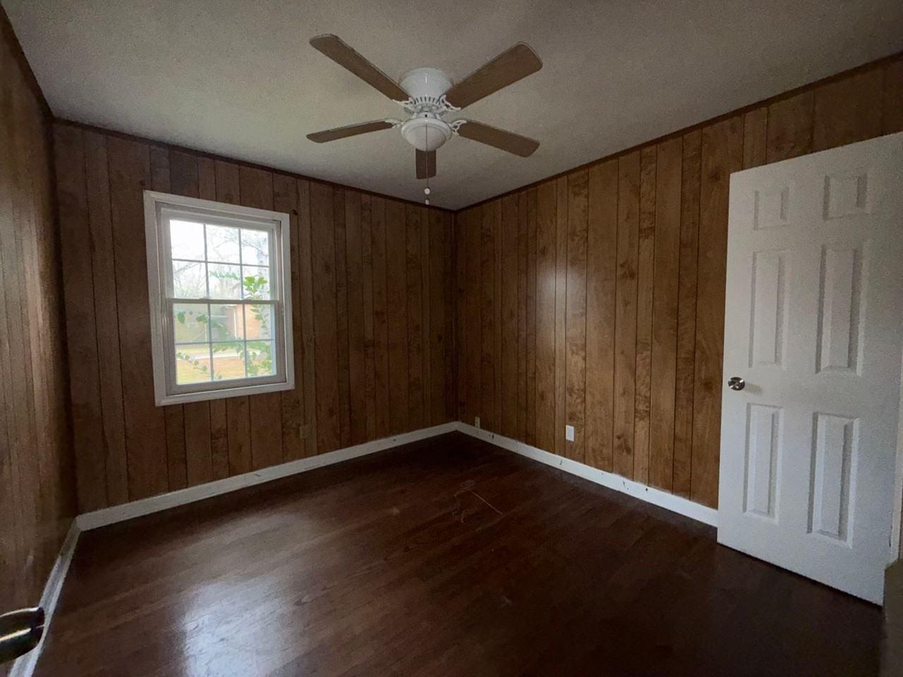 465 Meredith St - Photo 6 of 9