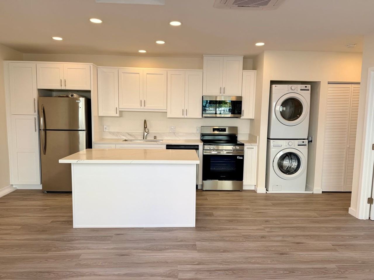 3227 W Stonybrook Dr - Photo 2 of 16